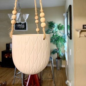 Hanging plant pot